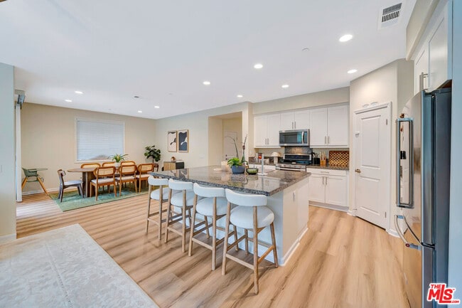 Building Photo - 25151 Golden Maple Dr