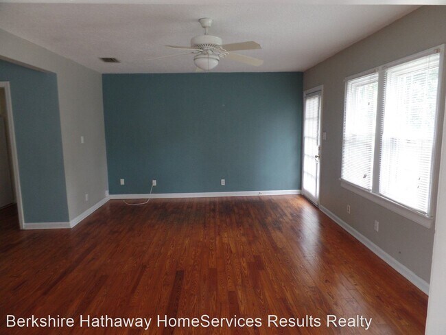 Building Photo - 2 br, 1.5 bath House - 211 E. Kaley Street