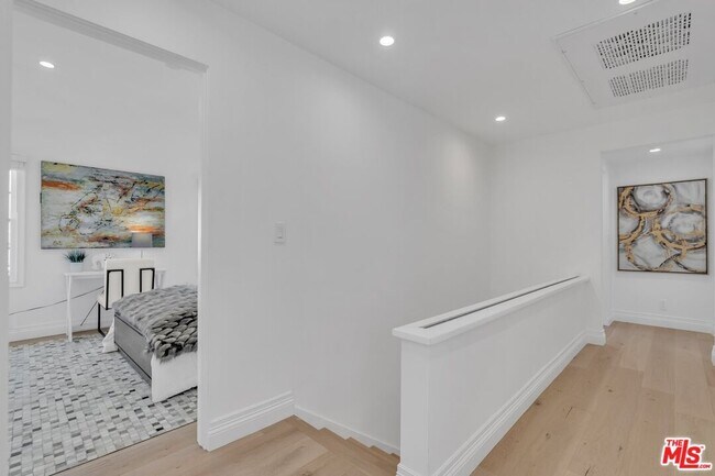 Building Photo - 135 S Linden Dr