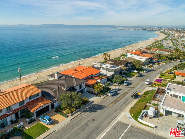 Building Photo - 517 Paseo De La Playa