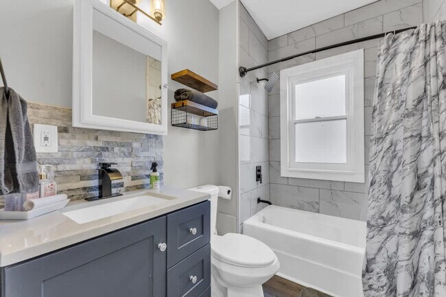 Building Photo - 2638 E 126th St