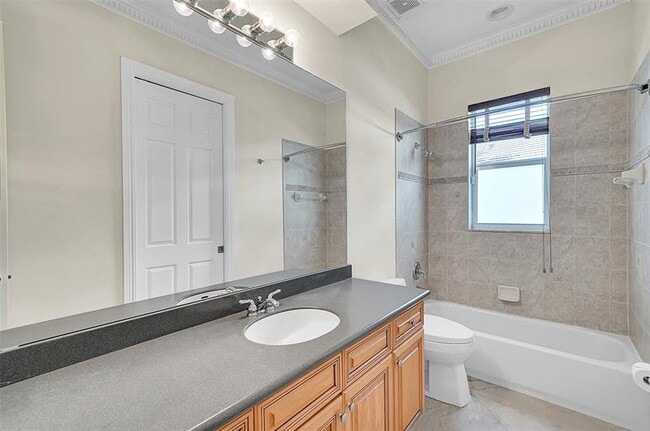 Building Photo - 11012 NW 70th Ct