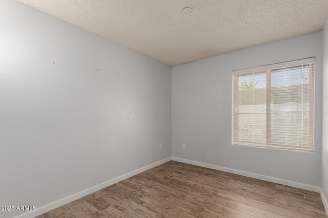 Building Photo - 712 N Santa Barbara