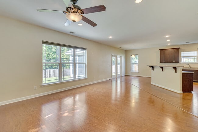 Building Photo - 127 Magnolia Dr