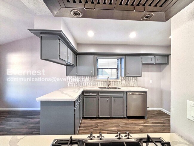 Building Photo - 21418 Park Brook Dr