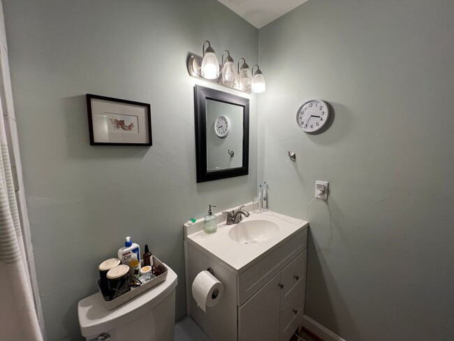 Building Photo - Updated End-Unit Townhouse in York County