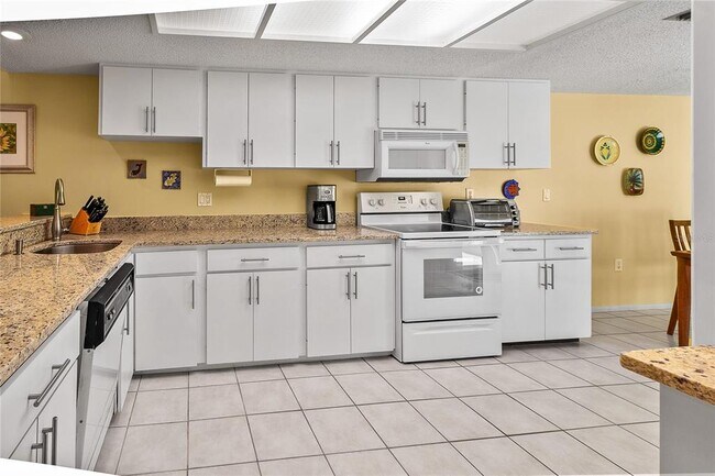 Building Photo - 4660 La Jolla Dr