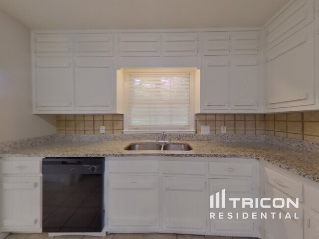 Building Photo - 955 Willow Run