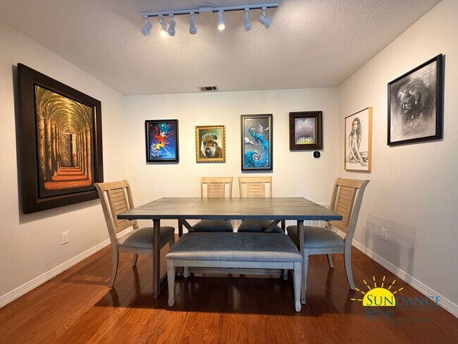 Building Photo - Stunning 5 Bedroom Home in Mary Esther with Beach Access, Pool and Solar Panels!