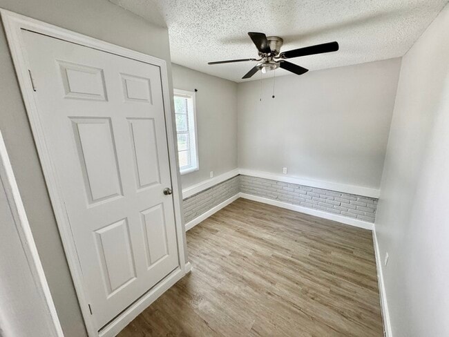 Building Photo - 1407 Ferguson Rd