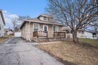 Building Photo - Charming 2 Bedroom Ralston Home!