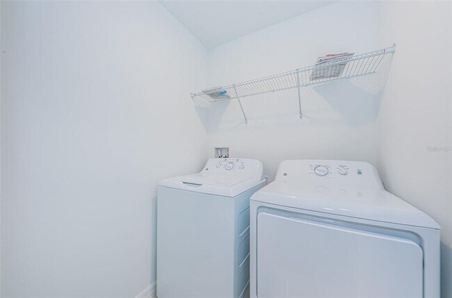 Building Photo - 8327 Crescent Oaks Dr