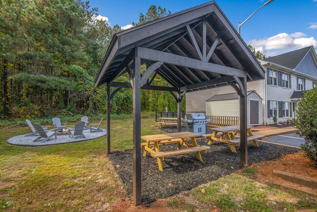 Building Photo - 515 Cely Ln