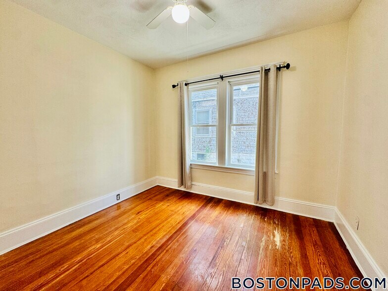 Building Photo - 45 Warner St