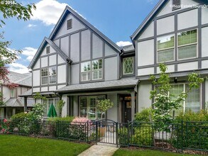 Building Photo - Amazing Location in NW Portland! Gorgeous ...