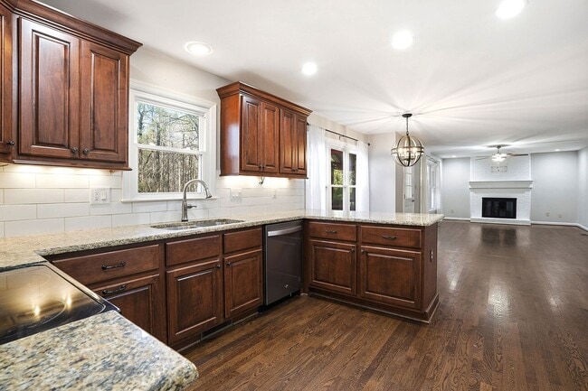 Building Photo - JUST REDUCED- BEAUTIFUL AND SPACIOUS HOME IN DESIRABLE APEX