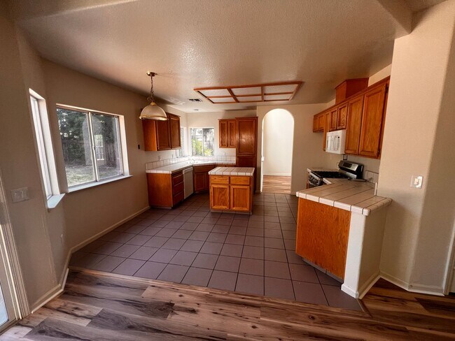 Building Photo - Large Browns Valley home 5/3 2229 Sq Ft.