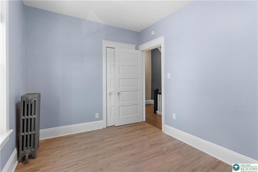 Building Photo - 413 Woodlawn Ave