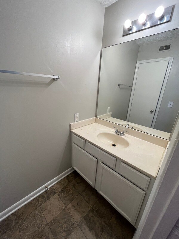 Building Photo - 2833 N O.Henry Blvd