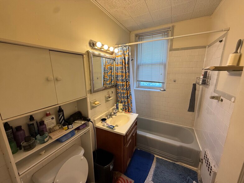 Building Photo - 126 Warren St