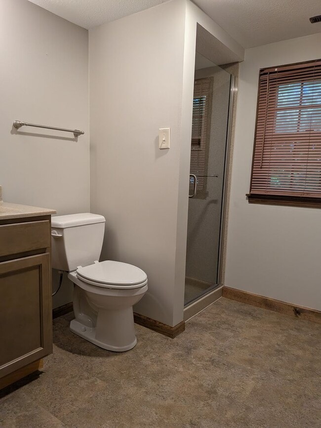 Building Photo - 2513 Lilac Dr