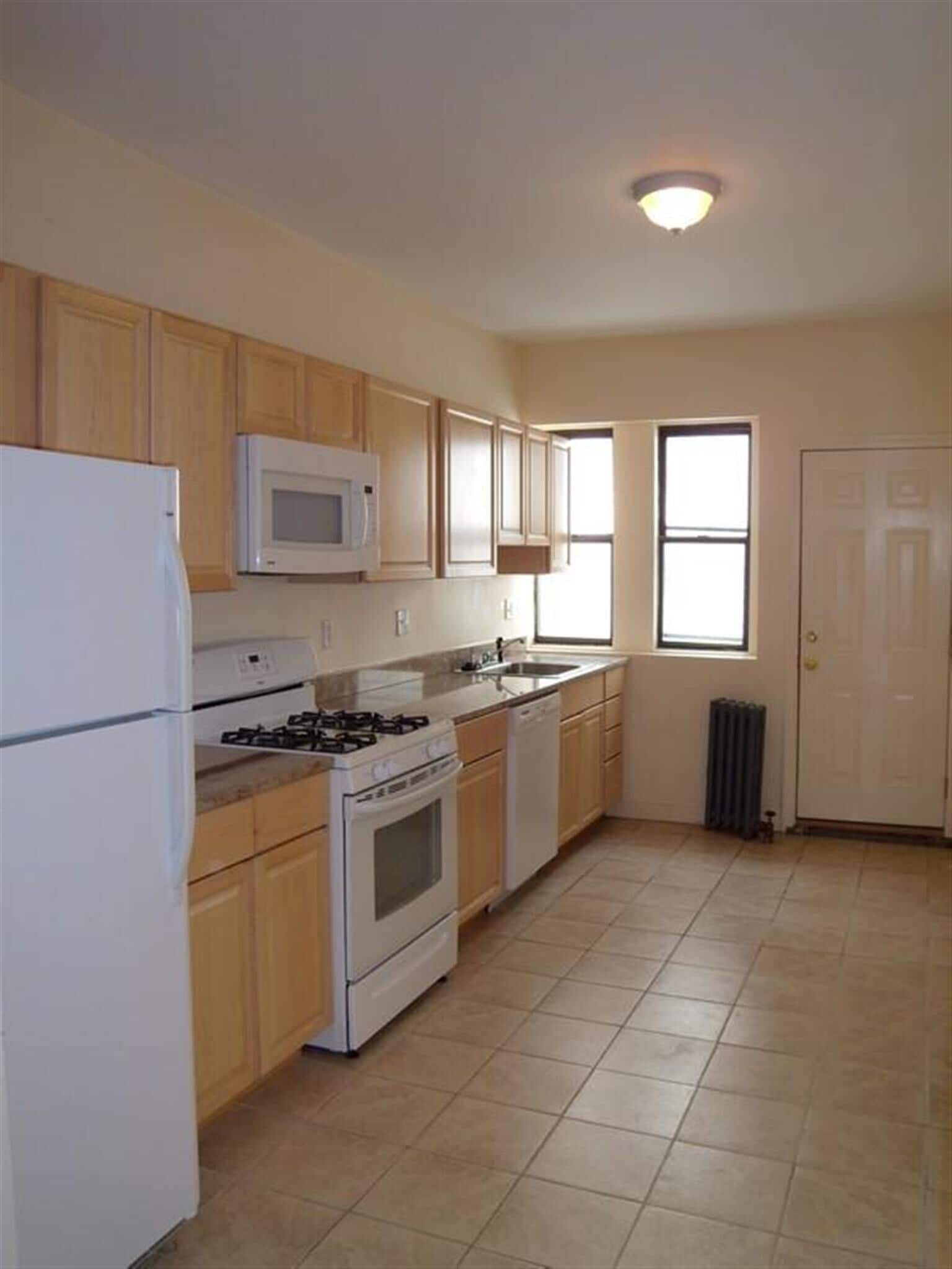 Building Photo - 217 Highland Ave
