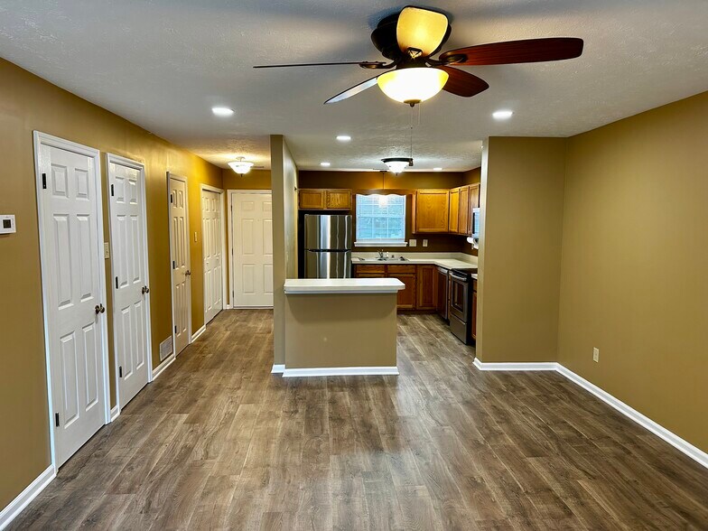 Building Photo - 2803 Point Ct