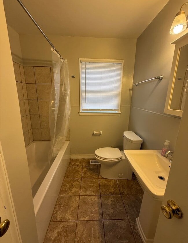 Building Photo - NOW LEASING — A Beautiful 2-Bedroom Home in Winston-Salem! PRICE DROP!