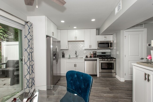 Building Photo - University Townhomes COMING SOON