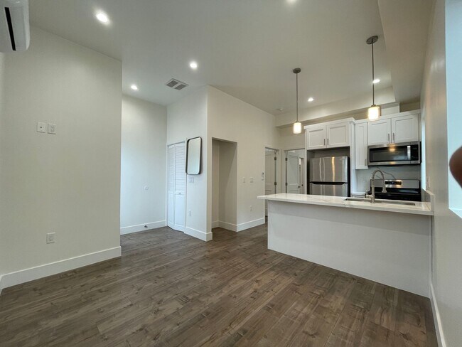 Building Photo - Beautiful Newly Renovated  1 bd 1ba Near M...