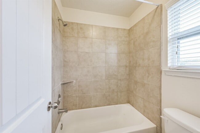 Building Photo - 2142 Tandy Park Way