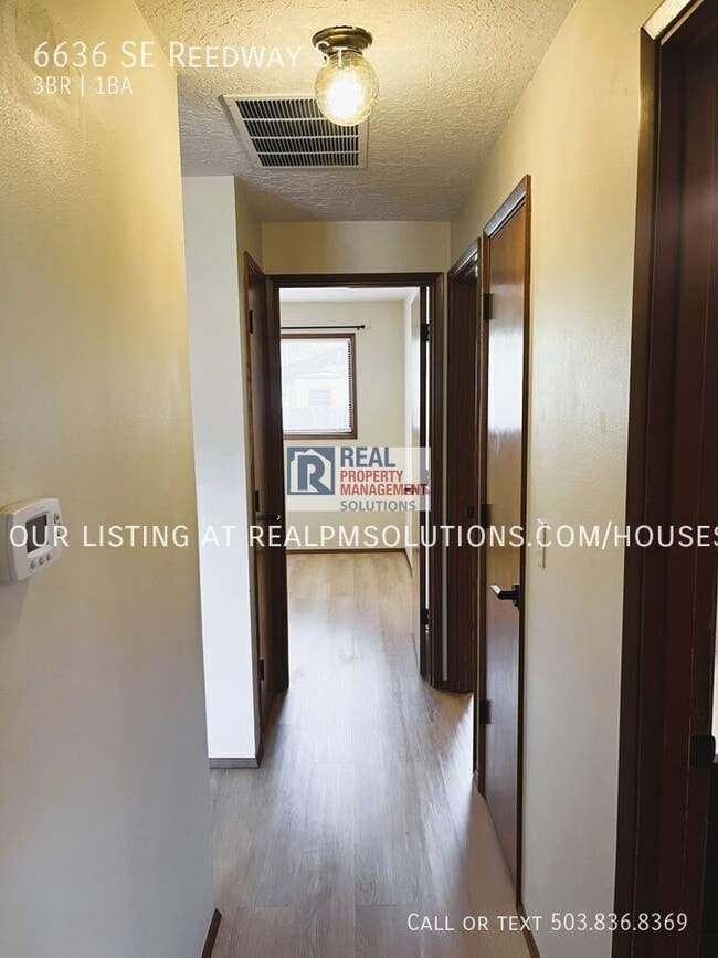 Building Photo - 6636 SE Reedway St