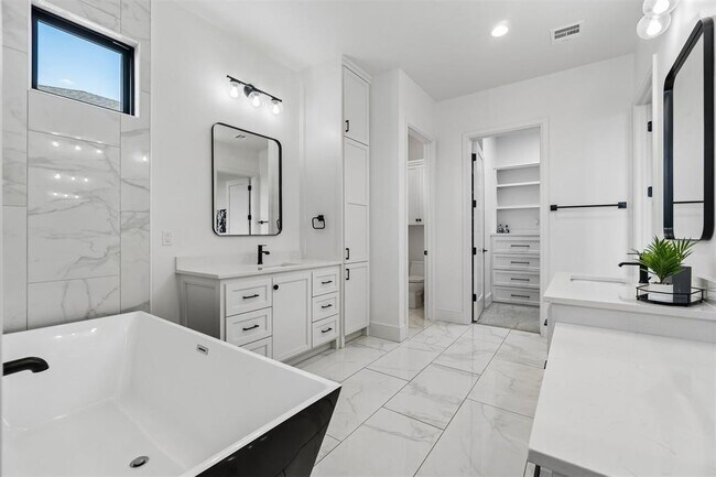 Building Photo - 2109 Wiregrass Dr