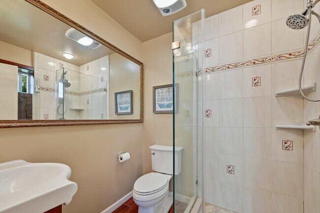 Building Photo - 72 Huntington Dr