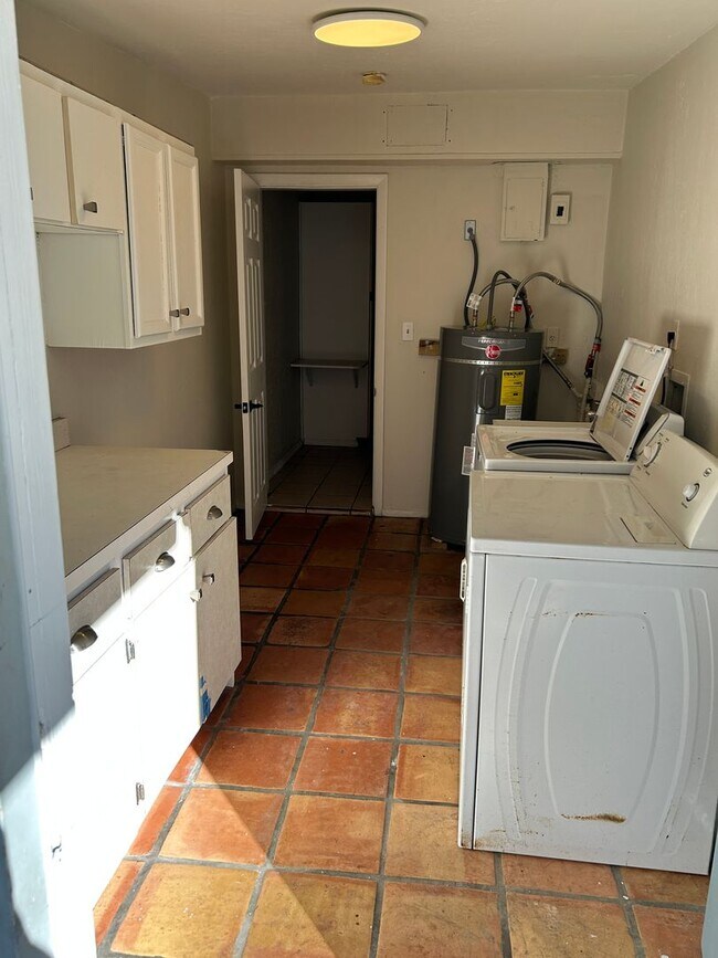 Building Photo - Single Family Home