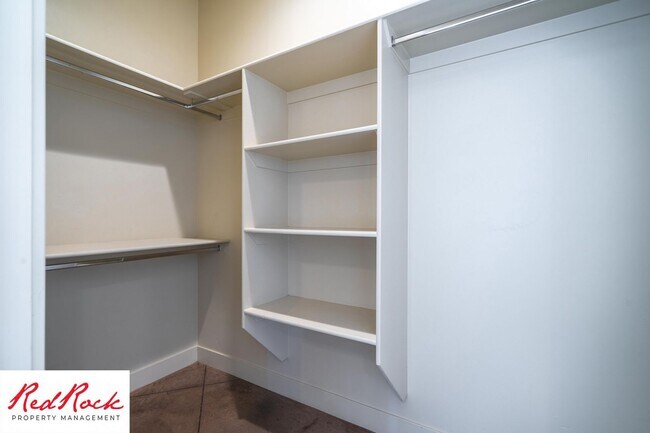 Building Photo - 4 Bedroom Luxury Home Near Sand Hollow