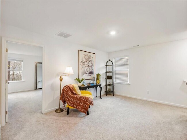 Building Photo - 680 Groover St