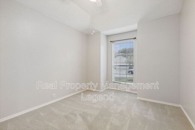 Building Photo - 1105 Dove Dr