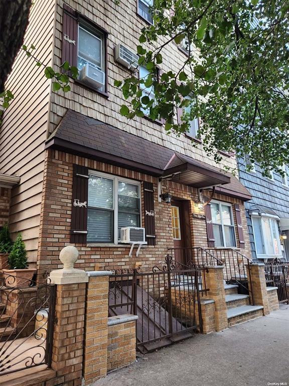 Primary Photo - 151 Withers St