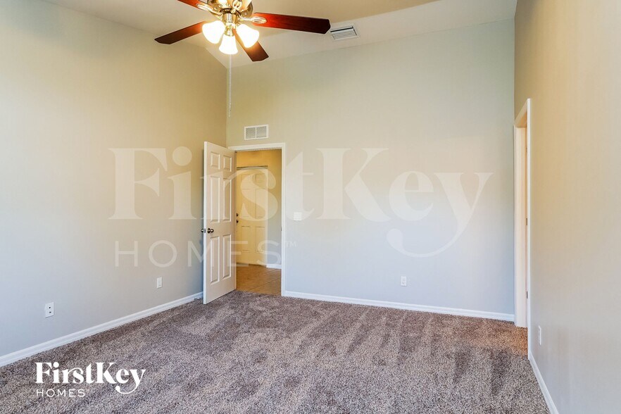 Building Photo - 1117 SE 18th Terrace