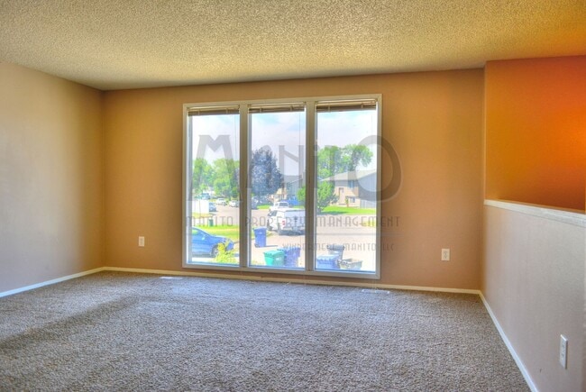 Building Photo - **COMING SOON** Clean & Spacious Spokane Valley Duplex