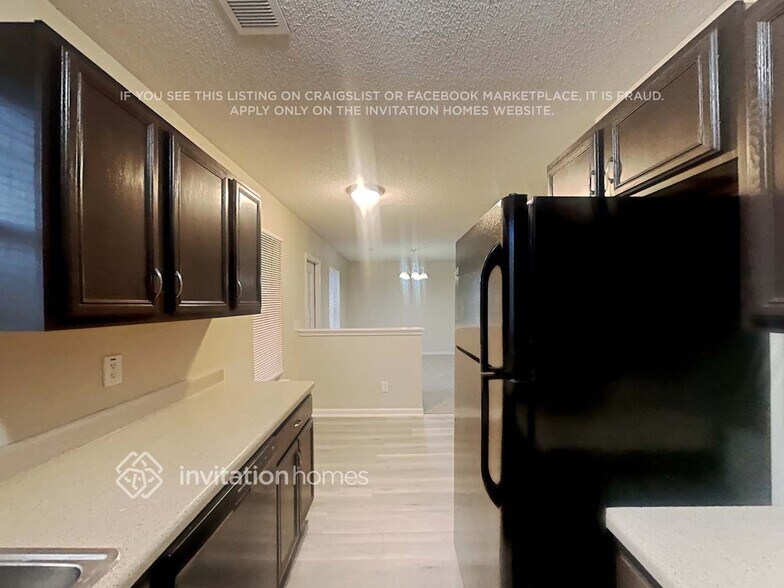 Building Photo - 1610 Vinebrook Terrace