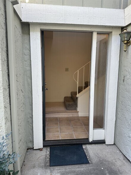 Building Photo - 101 Redding Rd