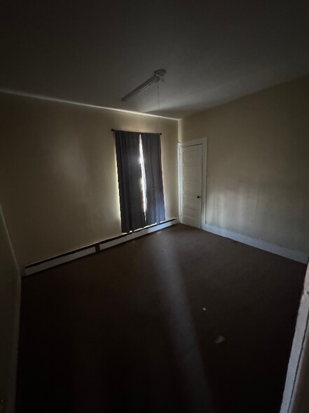 Building Photo - 21 Branch St