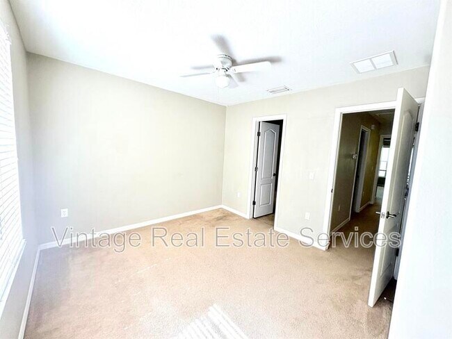 Building Photo - 10812 Kensington Park Ave