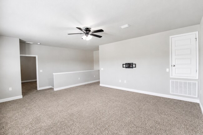 Building Photo - Spacious Pace Home Featuring 4 Bedrooms, 3.5 Baths, Two Living Areas & First-Floor Primary Suite ...