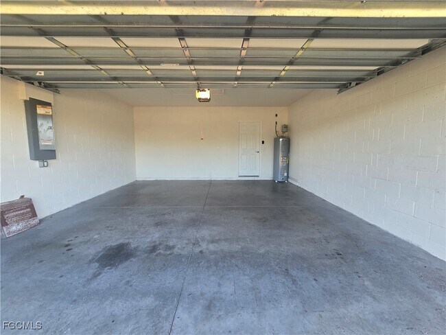 Building Photo - 1230 NW 19th St