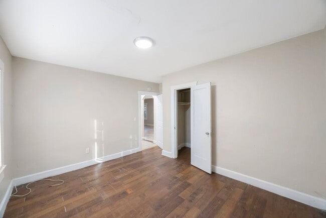 Building Photo - REDUCED  $25 App Fee  3bdrm/1bath home wit...