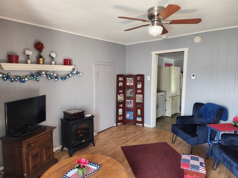 Building Photo - 6 Hager Ln