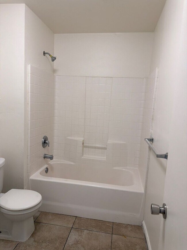 Building Photo - 705 S Brown St